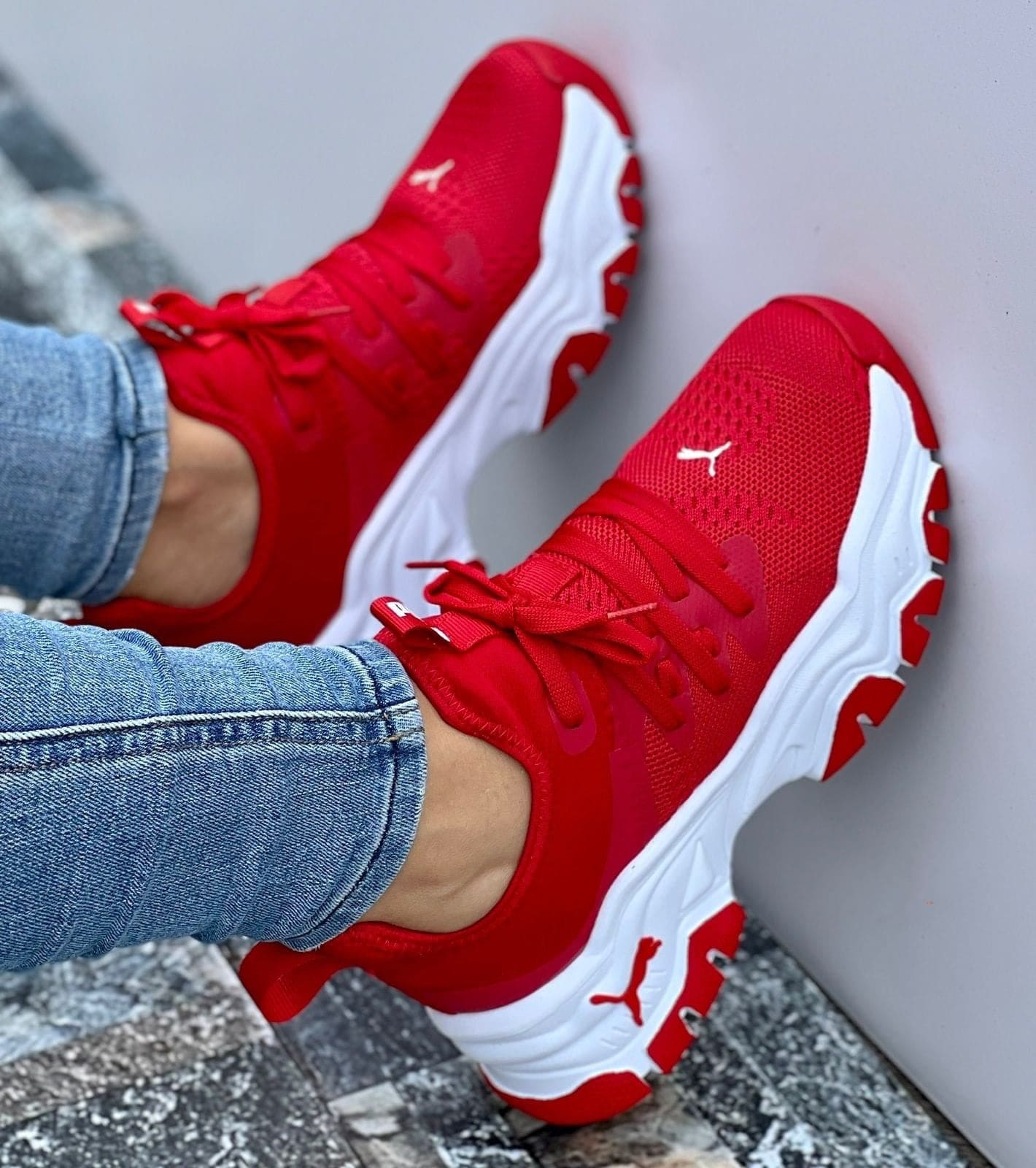 👟Zapatillas Liviana  Rojo Dama: Elegancia y Agilidad en un Paso 💃