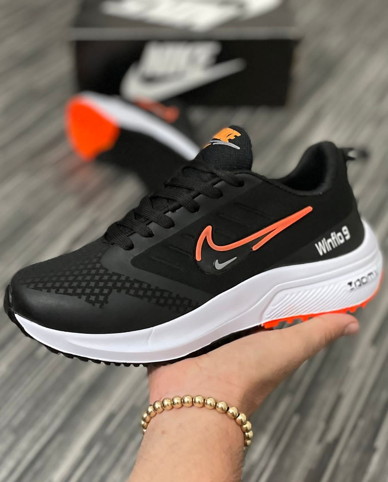 Zapatillas  Winflo 9 Negro Naranja para un Estilo Imparable 🖤👟